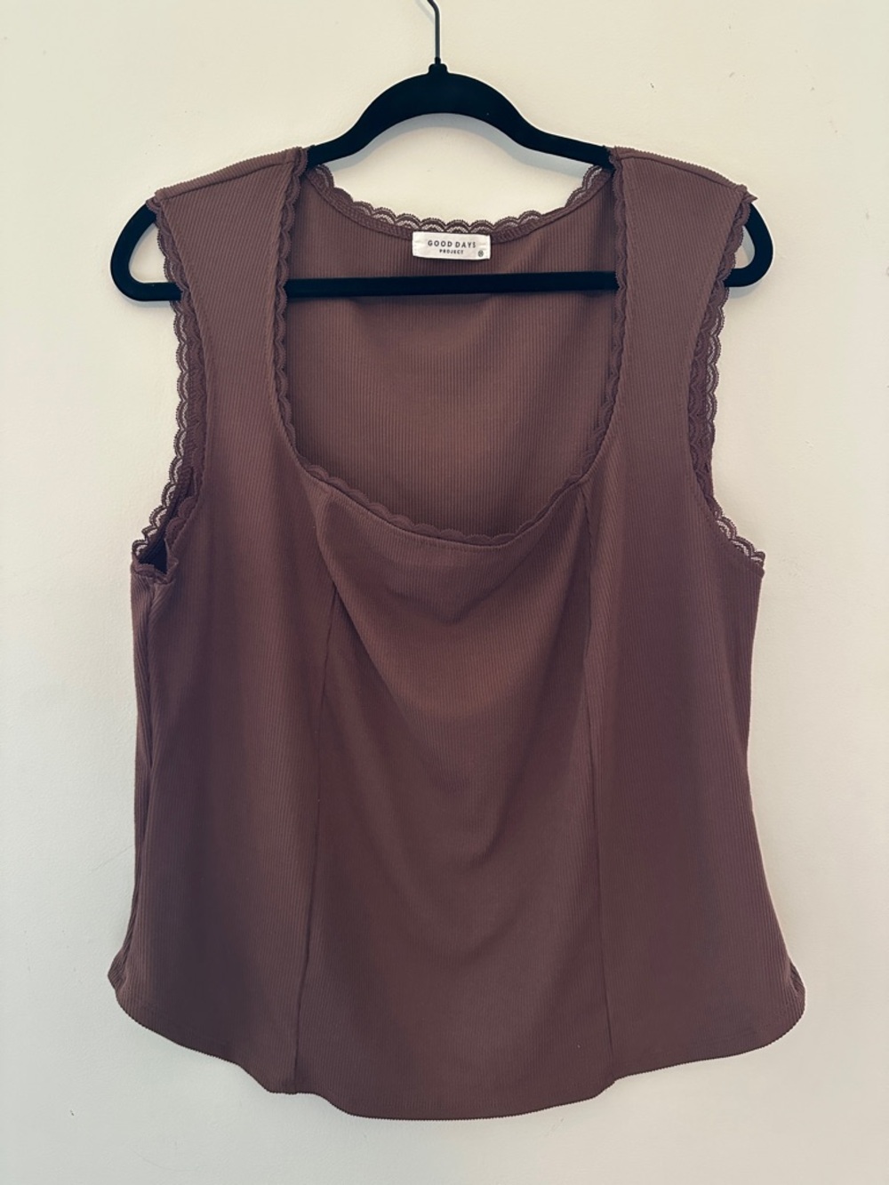 Sleeveless Lace-Trim Tank Top in Brown